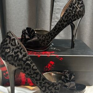 Carlos Santana brand new Elegant Dancing Salsa Black Leopard Print Heels size 9
